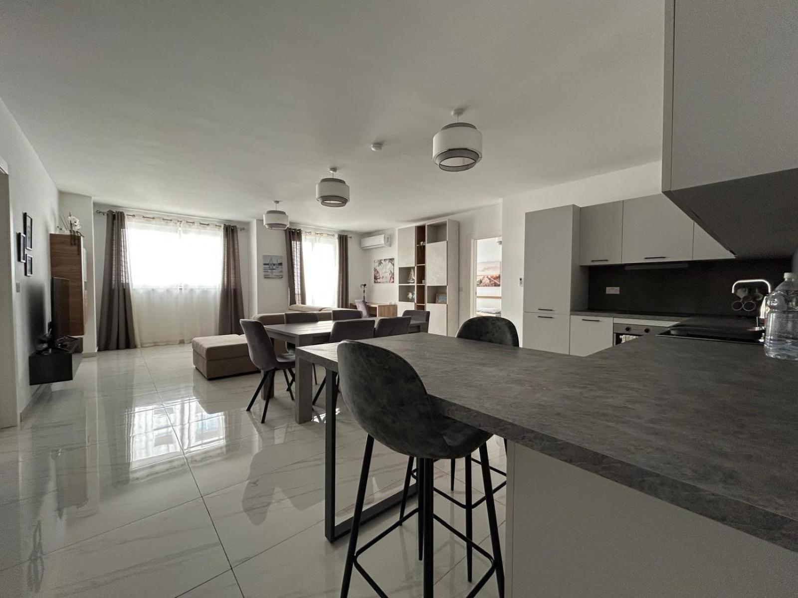 Apartment Luxury Two Bedroom With Sofa Bed - Sliema, Tigne Point! Sliema