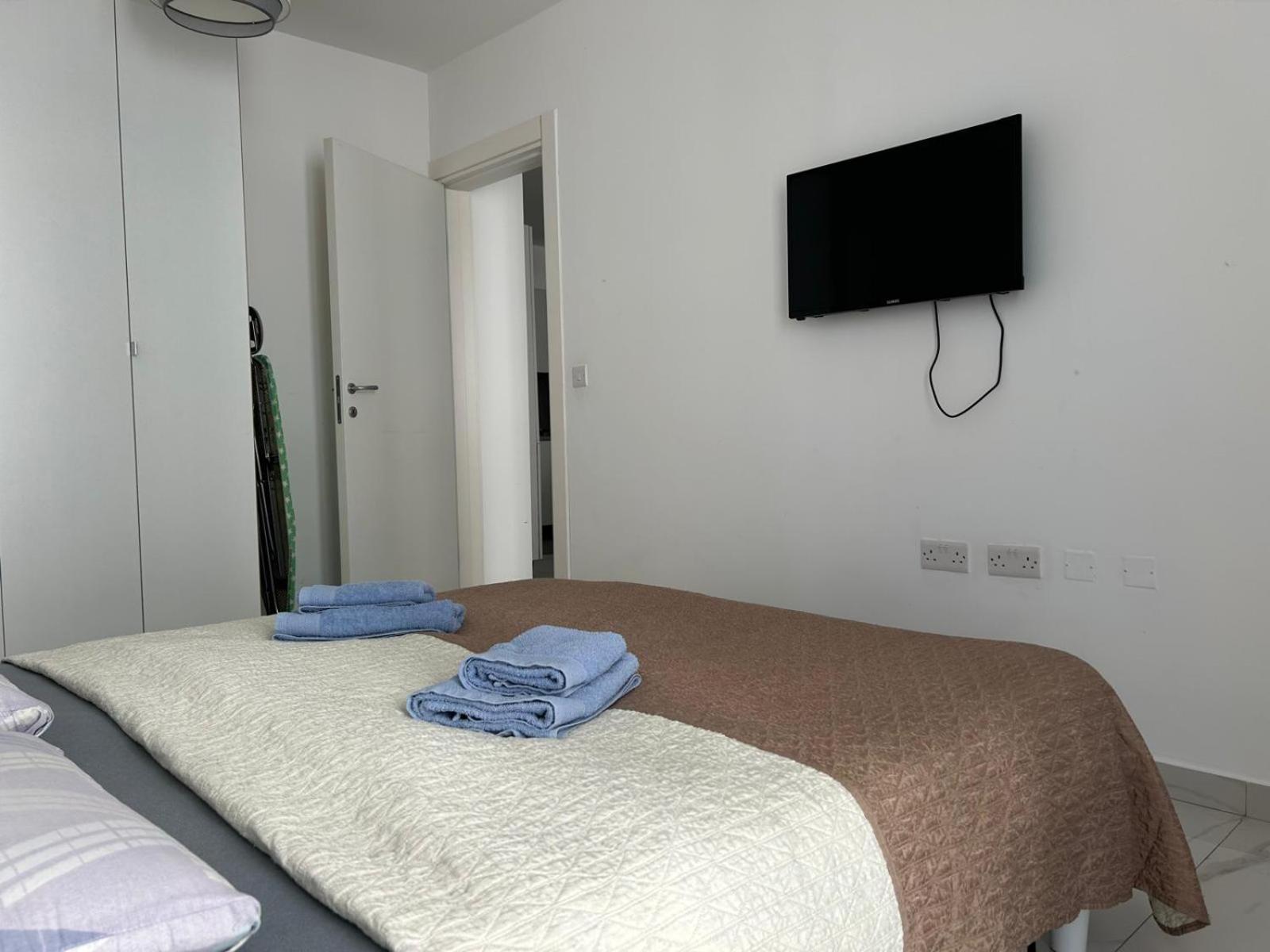 Luxury Two Bedroom With Sofa Bed - Sliema, Tigne Point! Apartment