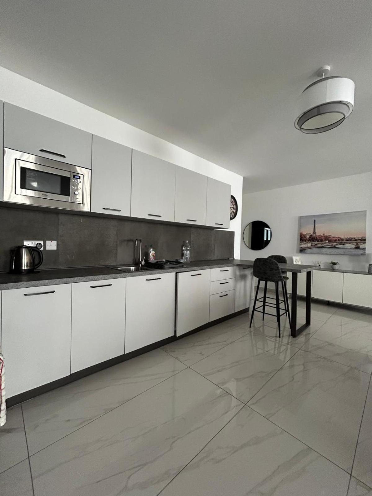 Apartment Luxury Two Bedroom With Sofa Bed - Sliema, Tigne Point!