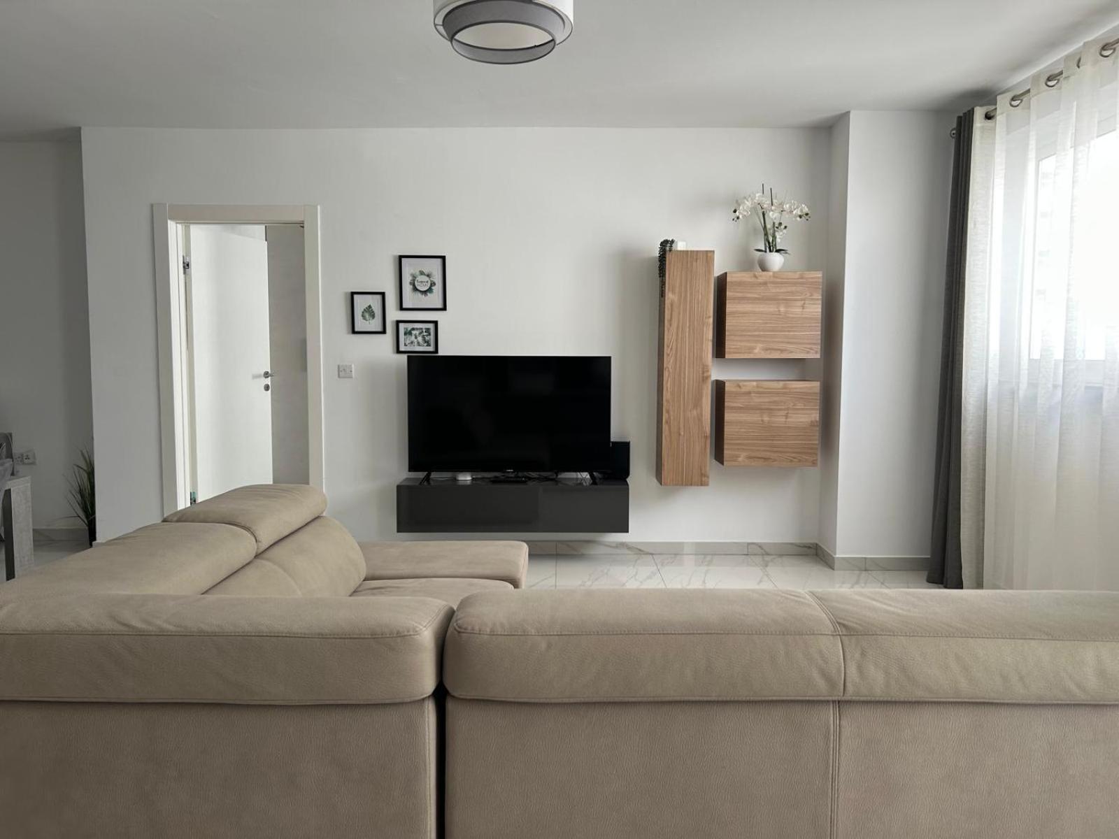 Luxury Two Bedroom With Sofa Bed - Sliema, Tigne Point! Apartment