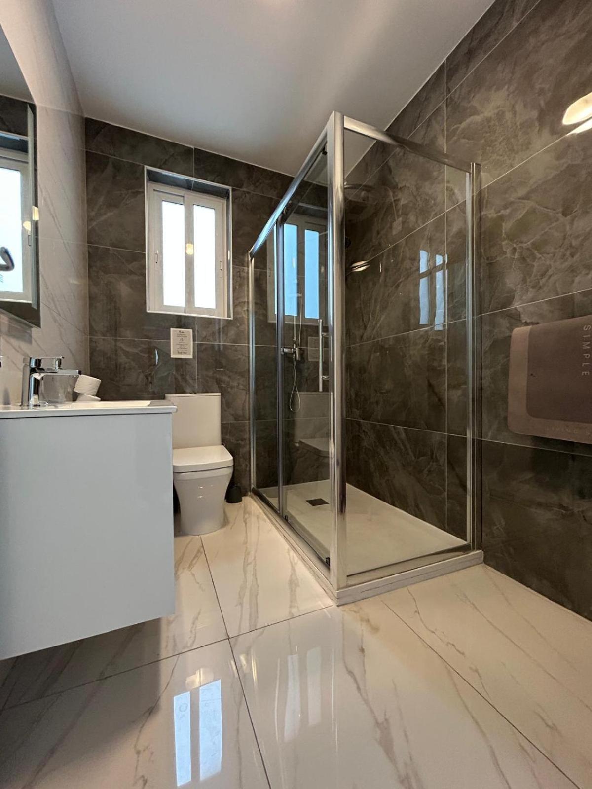 Luxury Two Bedroom With Sofa Bed - Sliema, Tigne Point! Apartment *
